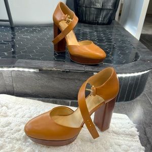 Michael Kors tan size 9 really good condition no box